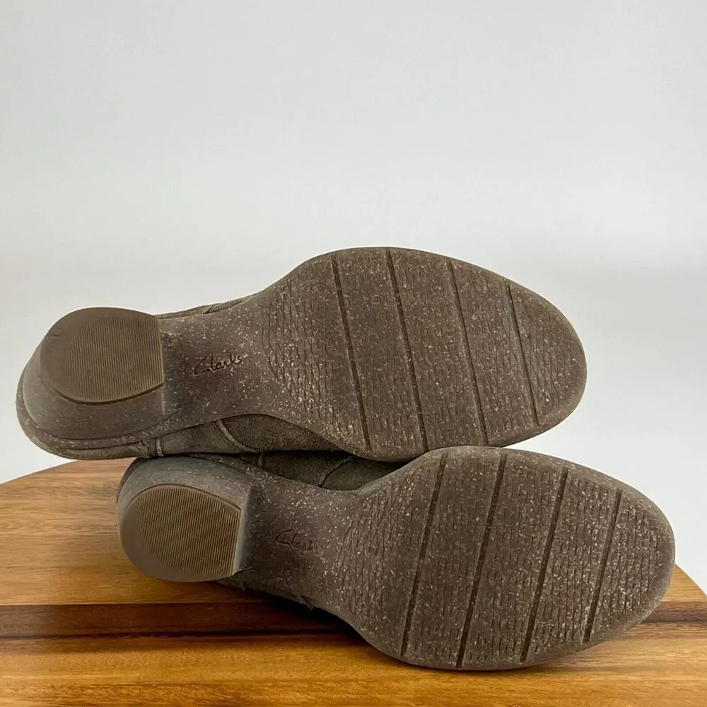 Womens Clarks Carleta Lyon Brown Suede Heeled Ankle Booties Boots Size 11 M GUC‎